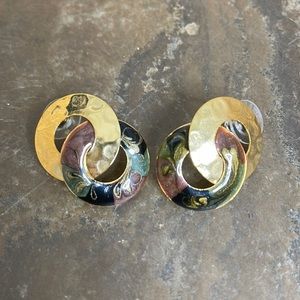 Pretty Vintage Enamel Painted & Gold Hammered Double Circle Post Earrings